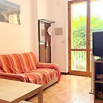 N303 - Comodo Con Giardino A *