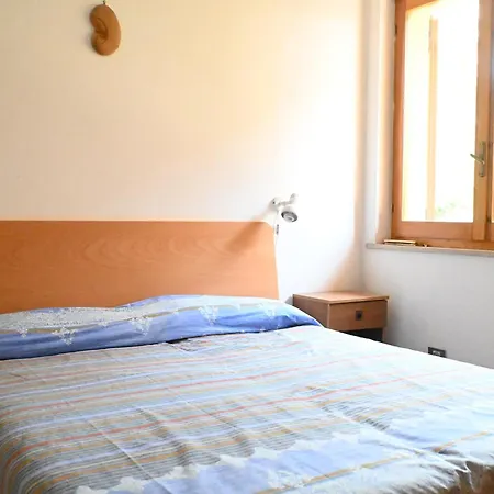 N303 - Comodo Con Giardino A *