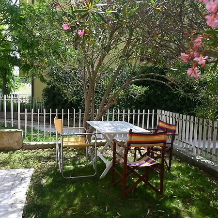 N303 - Comodo Con Giardino A