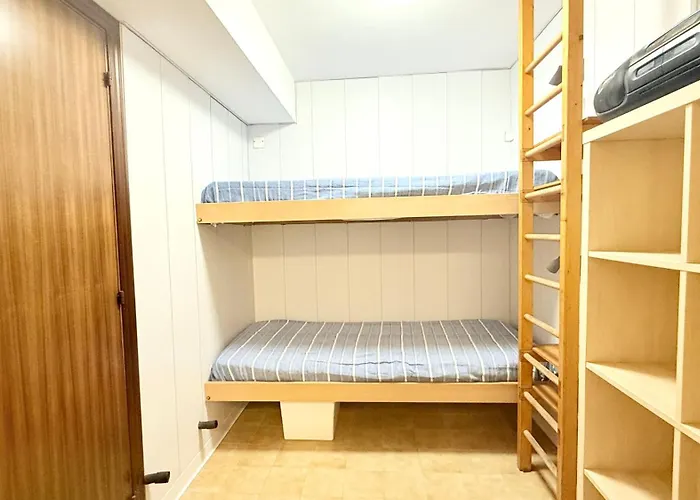 N303 - Comodo Con Giardino A Numana