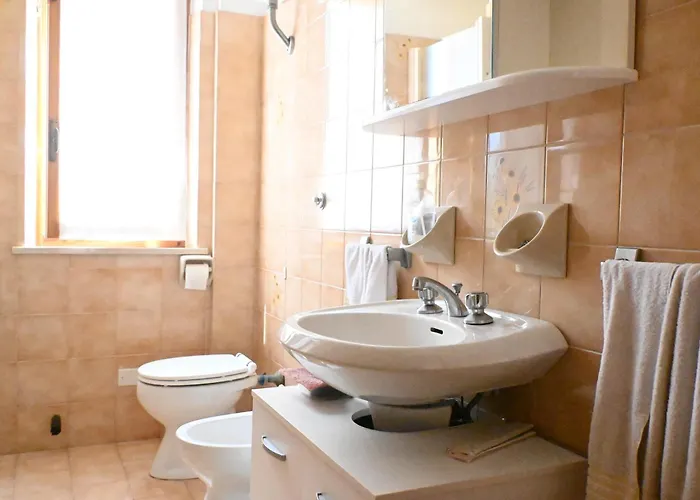 N303 - Comodo Con Giardino A * Numana