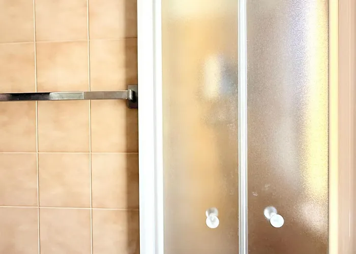 N303 - Comodo Con Giardino A