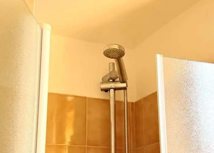 N303 - Comodo Con Giardino A *